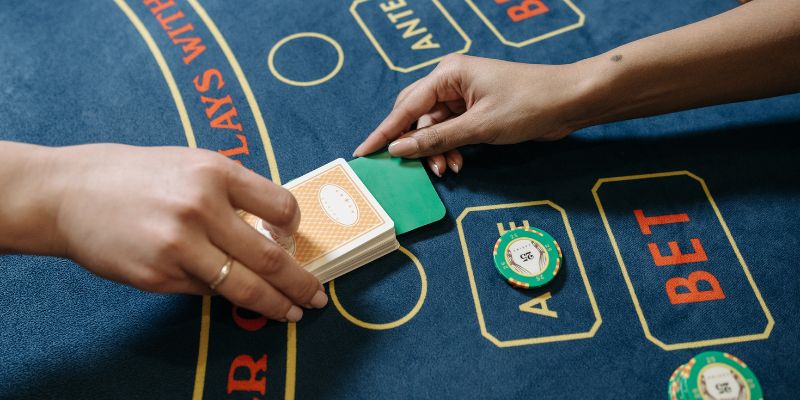 Luật chơi Baccarat Hitclub cơ bản cho người mới bắt đầu