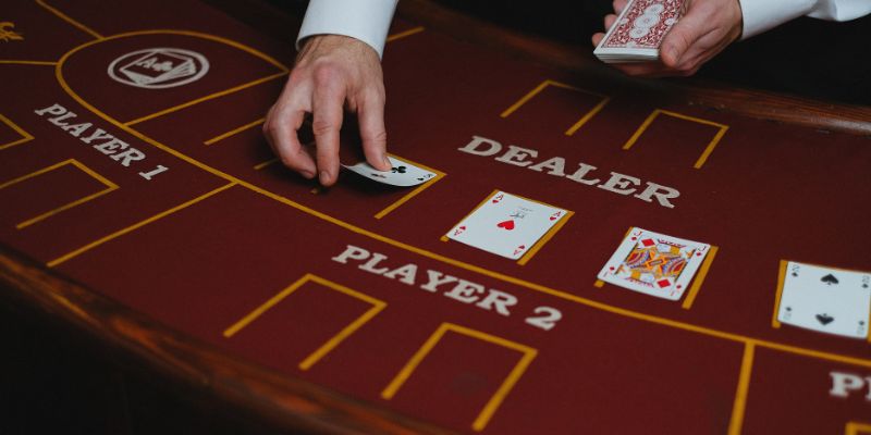 Baccarat là tựa game đỏ đen khá phổ biến tại thị trường Việt Nam